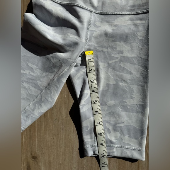 Lululemon Wonder Under HR SHORT 10" JAC, size 4 - Picture 3 of 6